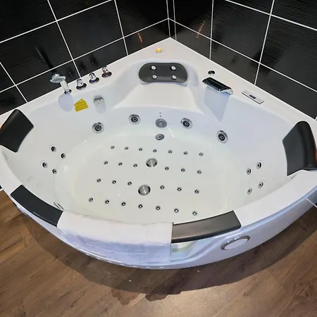 Ng Prestige - Nain I Privatif Premium I Jacuzzi - Sauna - Netflix - Projecteur * Roubaix